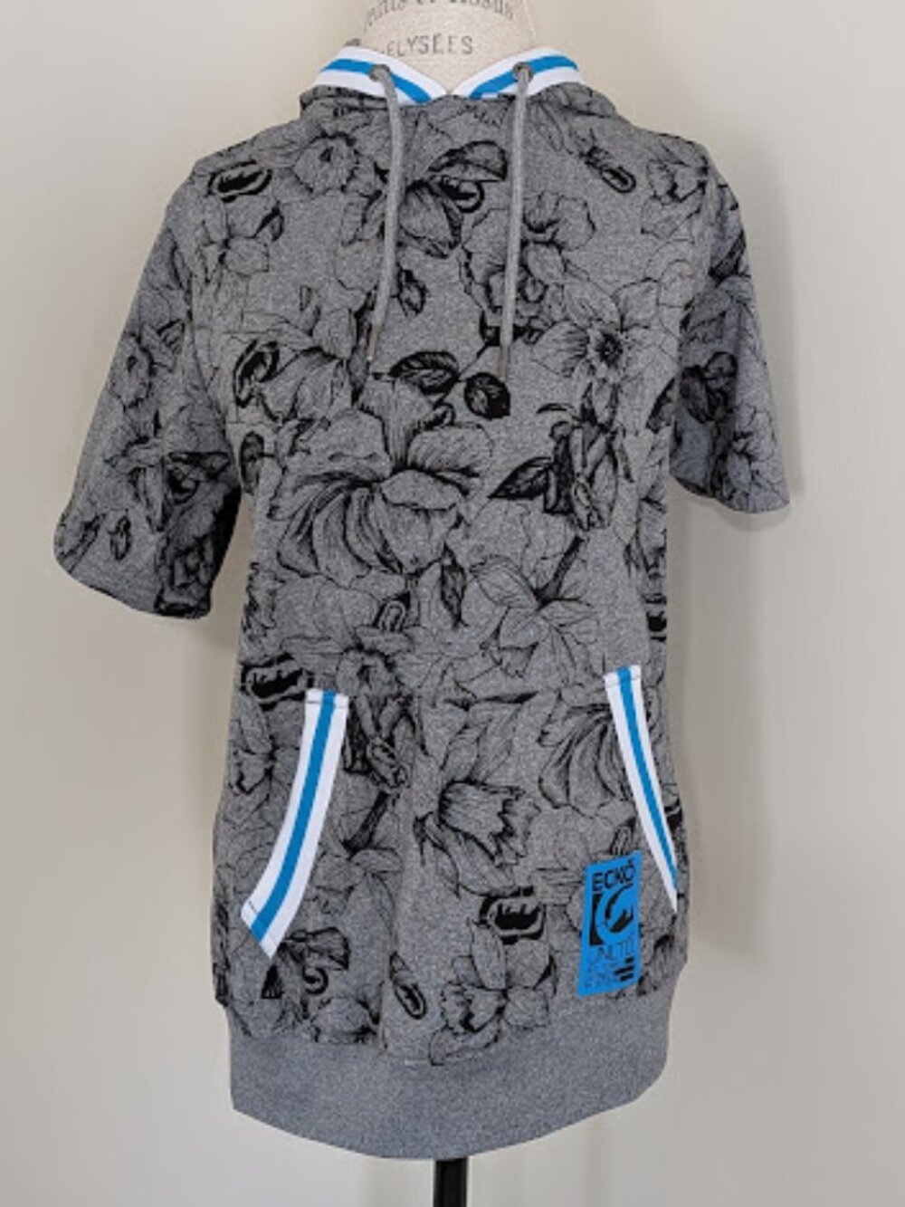 Ecko Unltd short sleeve grey kangaroo pocket sz M NWT hoodie